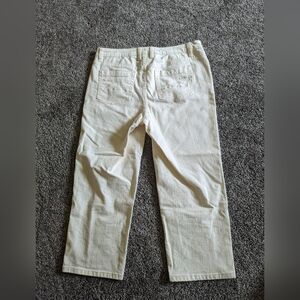 Liz Claiborne stretch cream colored Jean capris. Size 6.